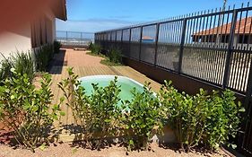 Casa com piscina a beira mar